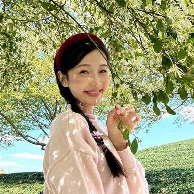 热搜榜实拍：顶流女星代言翻车，服务器被挤瘫痪